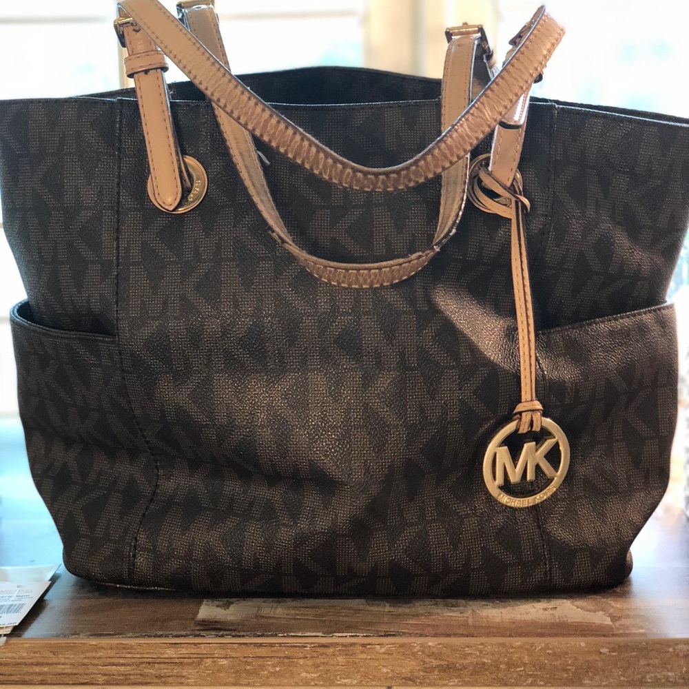 💰REDUCED PRICE💰Monogram Michael Kors Purse w/tag